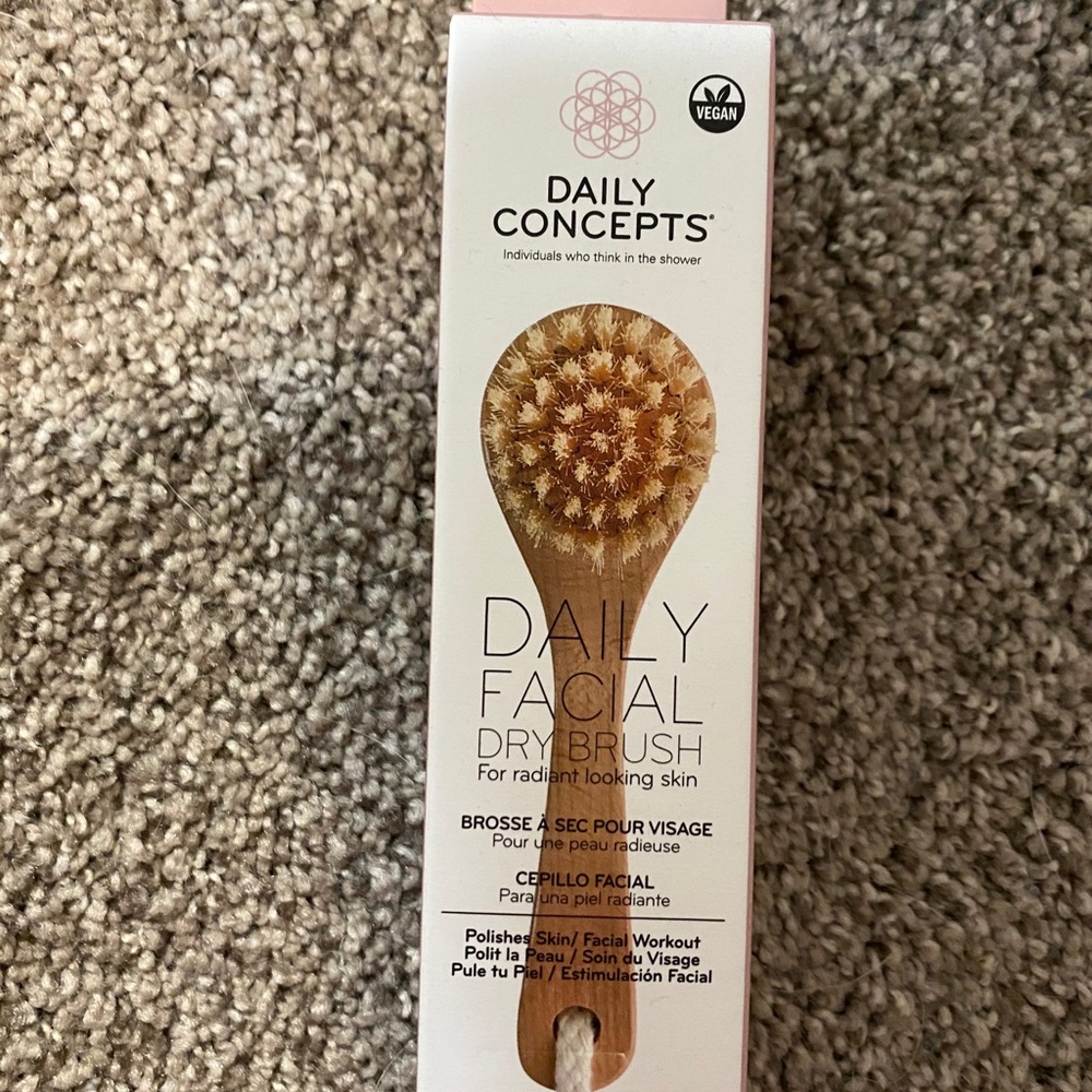 Dry facial brush